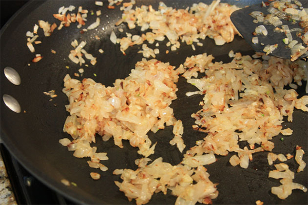 Шестая фотография к инструкции по приготовлению рецепта Домашние пельмени с фаршем из теста на кефире