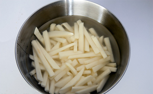 Четвертая фотография к инструкции по приготовлению рецепта Жареный картофель