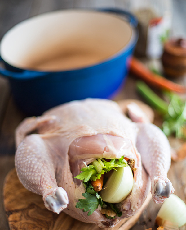 Первая фотография к инструкции по приготовлению рецепта Курица, запеченная в гусятнице с овощами