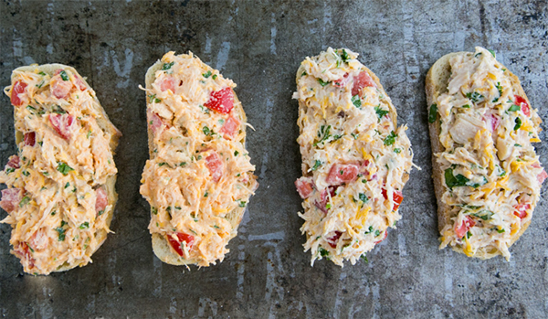 Третья фотография к инструкции по приготовлению рецепта Горячие сэндвичи с курицей
