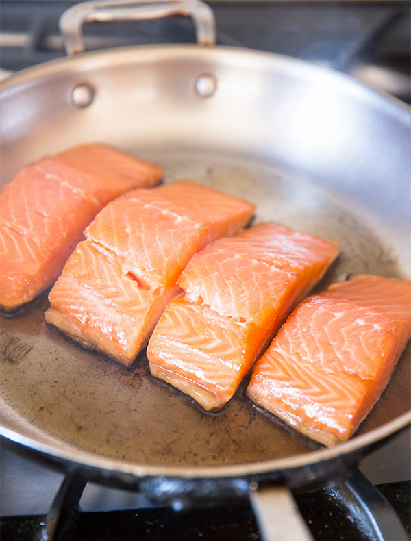 Шестая фотография к инструкции по приготовлению рецепта Запеченный лосось в медово-имбирной глазури