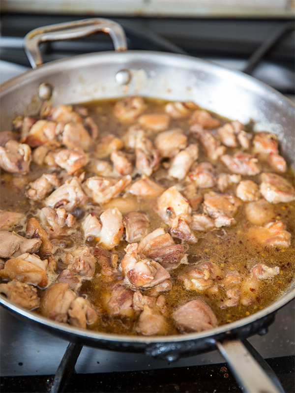 Четвертая фотография к инструкции по приготовлению рецепта Куриные ножки в медовом соусе с кунжутом