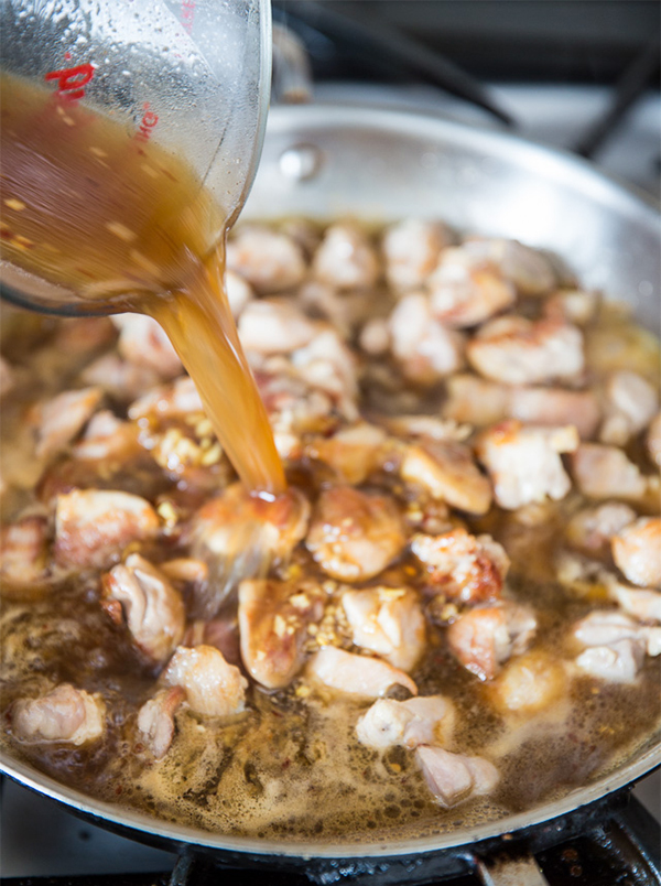 Третья фотография к инструкции по приготовлению рецепта Куриные ножки в медовом соусе с кунжутом