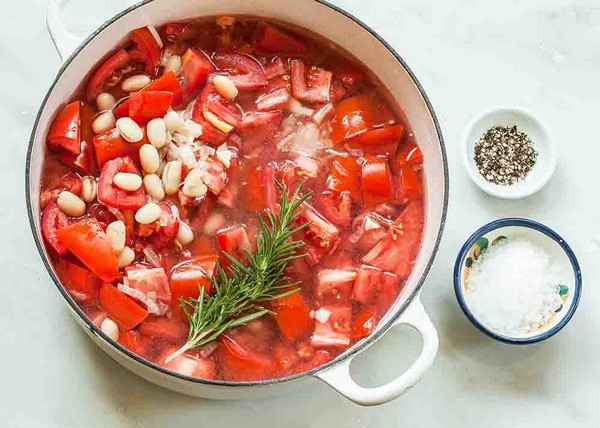 Вторая фотография к инструкции по приготовлению рецепта Томатный суп-пюре с белой фасолью