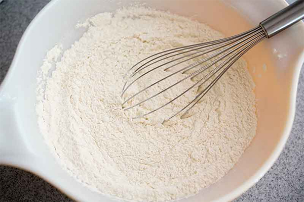 Первая фотография к инструкции по приготовлению рецепта Перевернутый пирог с карамельными грушами