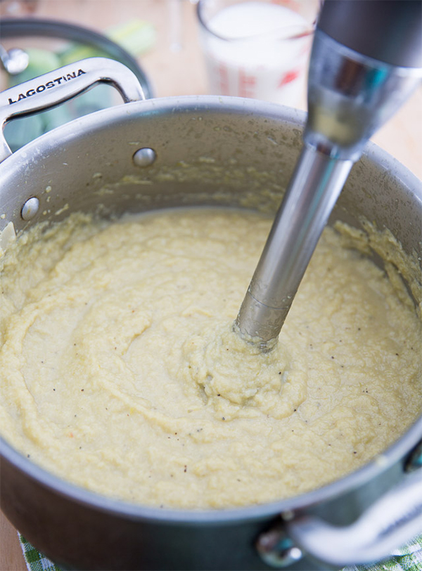 Пятая фотография к инструкции по приготовлению рецепта Вишисуаз - луковый суп-пюре с цветной капустой