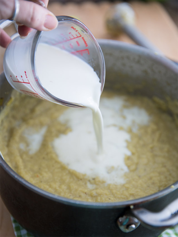 Шестая фотография к инструкции по приготовлению рецепта Вишисуаз - луковый суп-пюре с цветной капустой