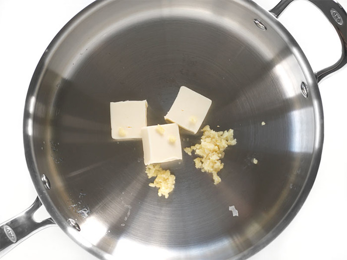 Вторая фотография к инструкции по приготовлению рецепта Паста Феттучини с шампиньонами в сливочном соусе