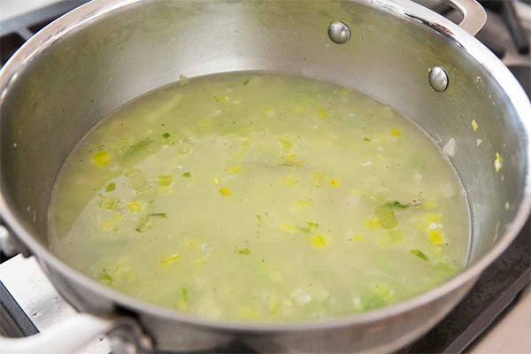 Первая фотография к инструкции по приготовлению рецепта Сливочный крем-суп из сельдерея