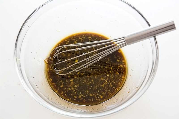 Первая фотография к инструкции по приготовлению рецепта Жареные креветки в имбирно-кунжутном соусе