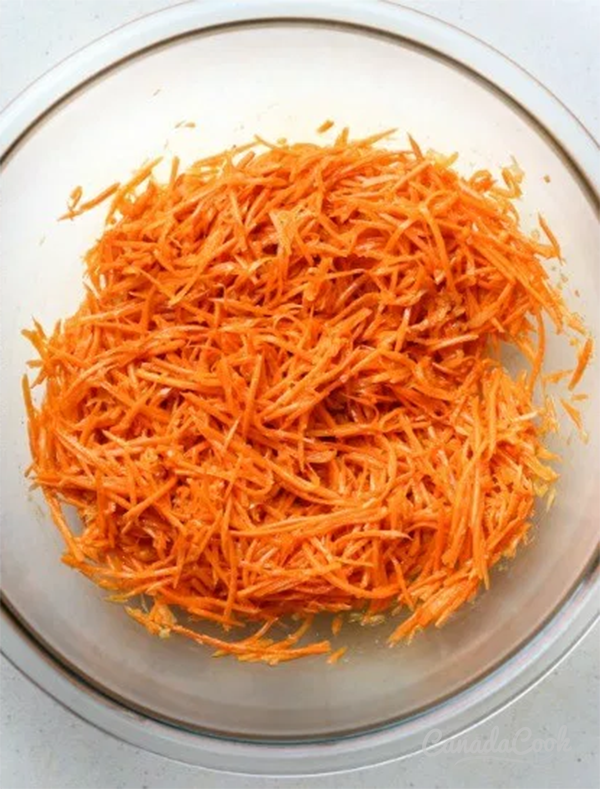 Третья фотография к инструкции по приготовлению рецепта Салат морковь по-корейски