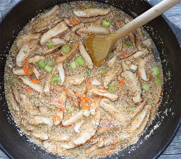 Третья фотография к инструкции по приготовлению рецепта Грибной суп шиитаке