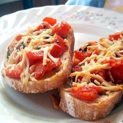 Запеченные сэндвичи с помидорами и сыром