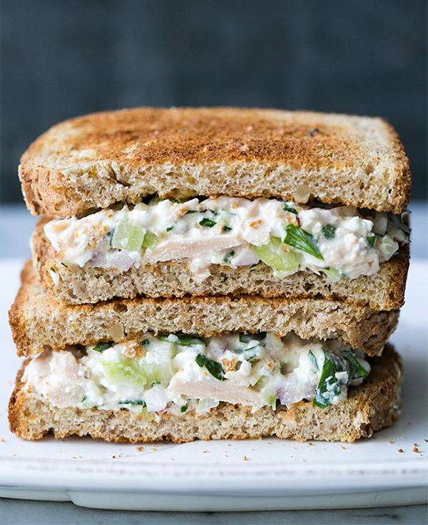 Хрустящий сэндвич с салатом из тунца