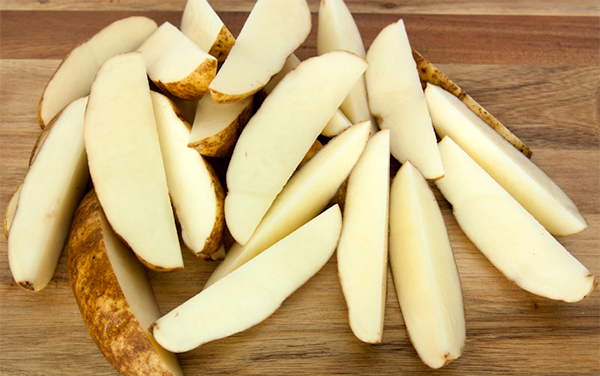 Первая фотография к инструкции по приготовлению рецепта Запеченные картофельные дольки с сыром пармезан