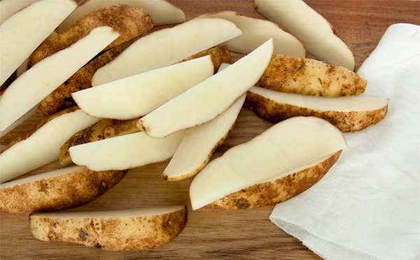 Третья фотография к инструкции по приготовлению рецепта Запеченные картофельные дольки с сыром пармезан