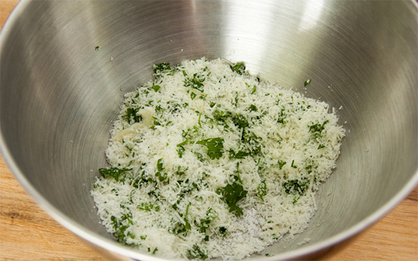 Седьмая фотография к инструкции по приготовлению рецепта Запеченные картофельные дольки с сыром пармезан