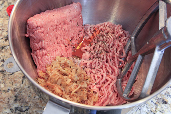 Седьмая фотография к инструкции по приготовлению рецепта Домашние пельмени с фаршем из теста на кефире