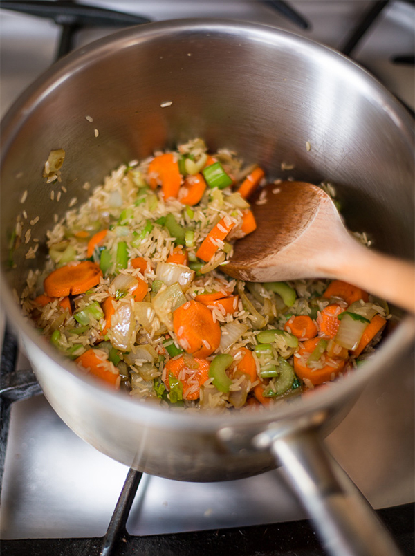 Вторая фотография к инструкции по приготовлению рецепта Куриный суп с рисом и овощами