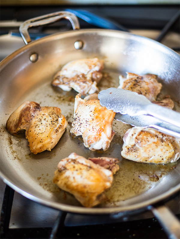 Первая фотография к инструкции по приготовлению рецепта Куриное филе в бальзамическом соусе с грушей