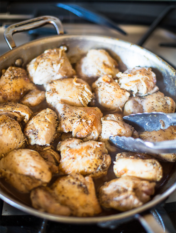 Четвертая фотография к инструкции по приготовлению рецепта Куриное филе в бальзамическом соусе с грушей