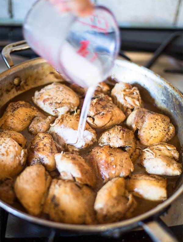 Пятая фотография к инструкции по приготовлению рецепта Куриное филе в бальзамическом соусе с грушей