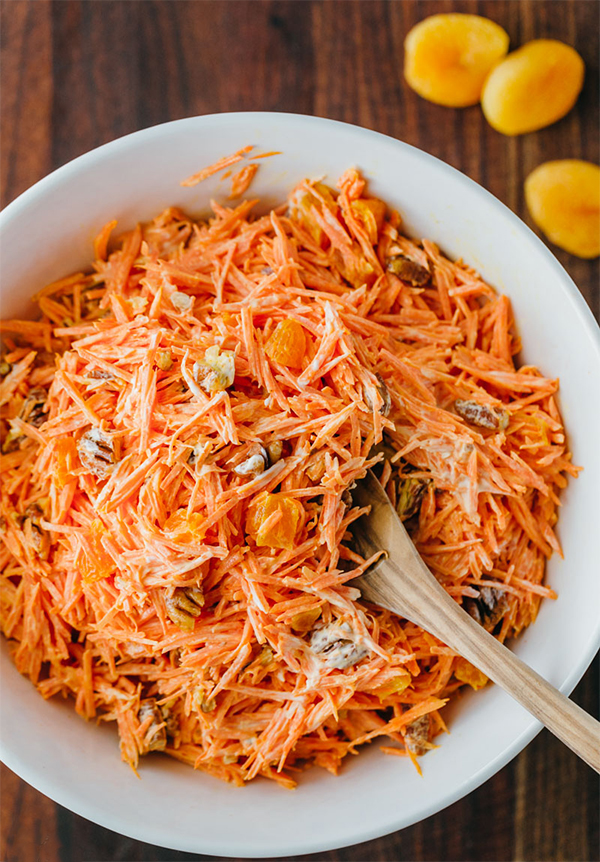 Пятая фотография к инструкции по приготовлению рецепта Салат из моркови с курагой и орехами пекан