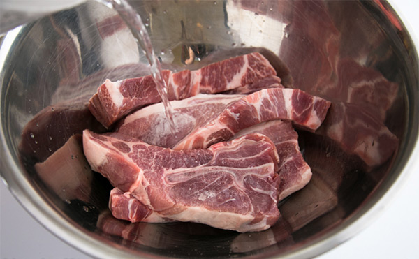 Первая фотография к инструкции по приготовлению рецепта Запеченные свиные ребрышки