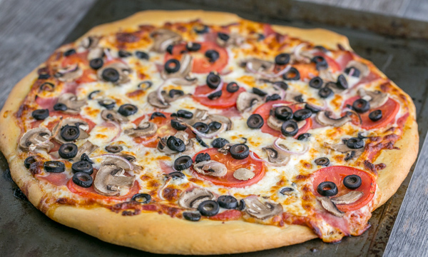 Девятая фотография к инструкции по приготовлению рецепта Пицца Калифорния