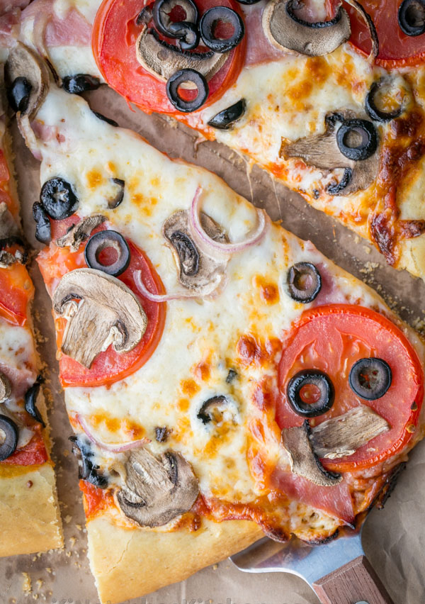 Десятая фотография к инструкции по приготовлению рецепта Пицца Калифорния