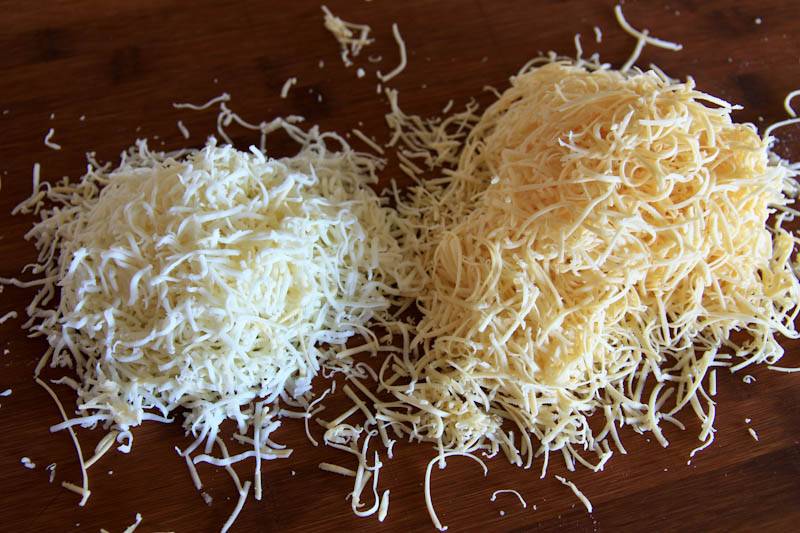 Пятая фотография к инструкции по приготовлению рецепта Шампиньоны, фаршированные сыром и беконом