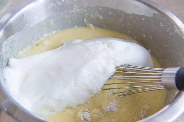 Четвертая фотография к инструкции по приготовлению рецепта Венские вафли с сыром Чеддер и беконом