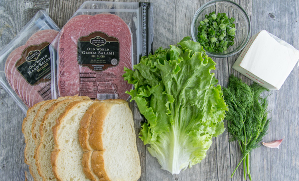 Первая фотография к инструкции по приготовлению рецепта Сэндвич с салями и сливочным сыром