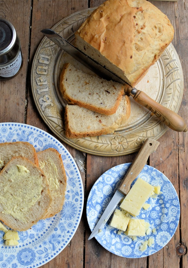 Четвертая фотография к инструкции по приготовлению рецепта Чесночный хлеб в хлебопечке