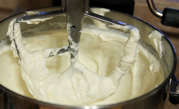 Четвертая фотография к инструкции по приготовлению рецепта Классический чизкейк с черничным соусом