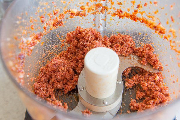 Вторая фотография к инструкции по приготовлению рецепта Куриные рулеты с томатным соусом песто