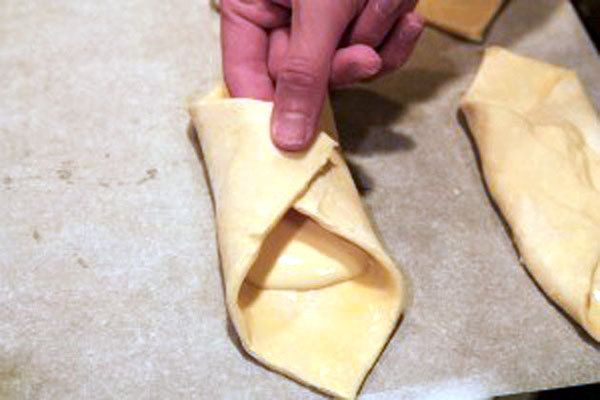 Девятая фотография к инструкции по приготовлению рецепта Дениши со сливочным сыром