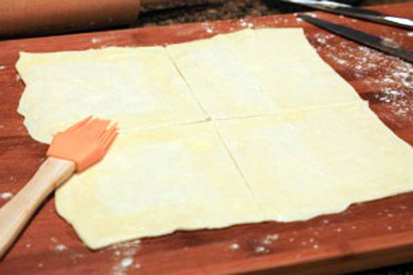 Пятая фотография к инструкции по приготовлению рецепта Дениши со сливочным сыром