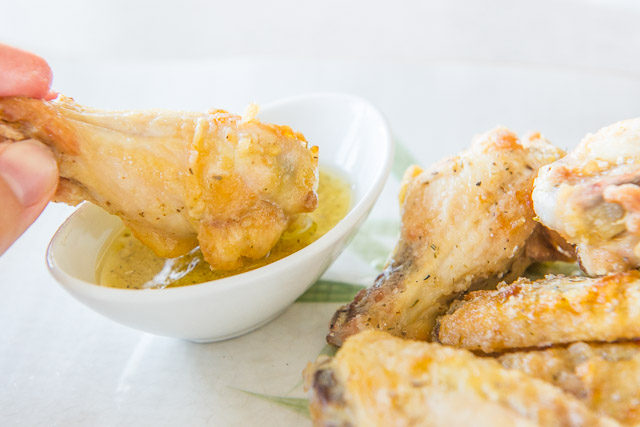 Пятая фотография к инструкции по приготовлению рецепта Куриные крылышки в сливочно-чесночном соусе с Пермезаном