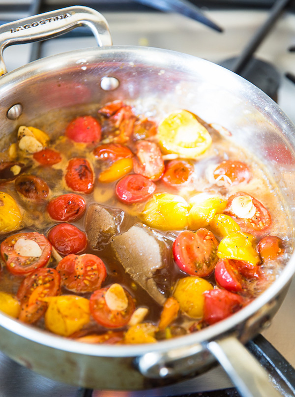 Вторая фотография к инструкции по приготовлению рецепта Треска в томатном соусе с базиликом