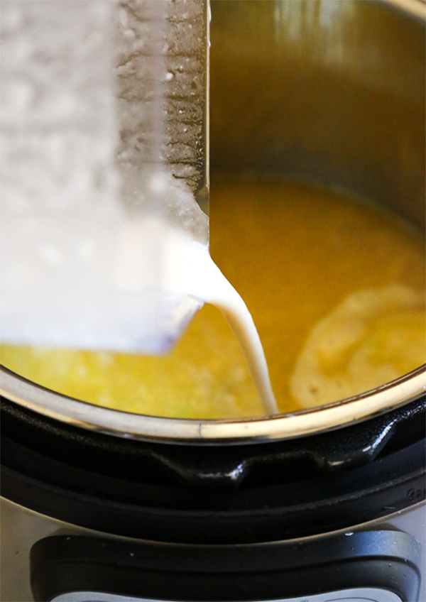 Третья фотография к инструкции по приготовлению рецепта Суп-пюре из фасоли со шпинатом и беконом в мультиварке