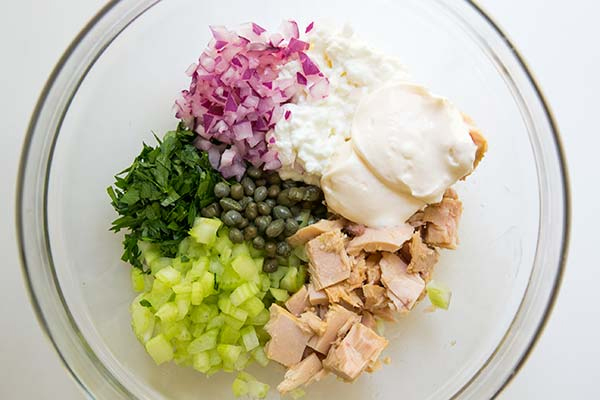 Первая фотография к инструкции по приготовлению рецепта Хрустящий сэндвич с салатом из тунца