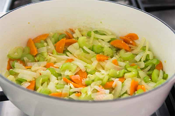 Вторая фотография к инструкции по приготовлению рецепта Суп-пюре из цветной капусты с сыром Чеддер