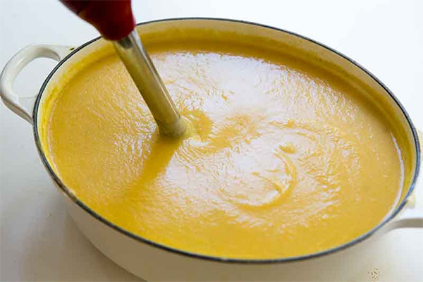 Шестая фотография к инструкции по приготовлению рецепта Суп-пюре из цветной капусты с сыром Чеддер