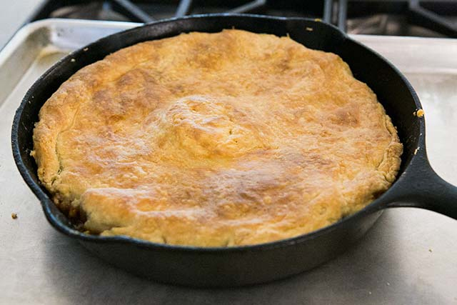 Двенадцатая фотография к инструкции по приготовлению рецепта Перевернутый пирог с карамельными грушами