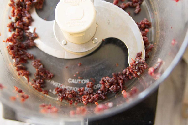 Вторая фотография к инструкции по приготовлению рецепта Сырные шарики в орехово-беконной панировке