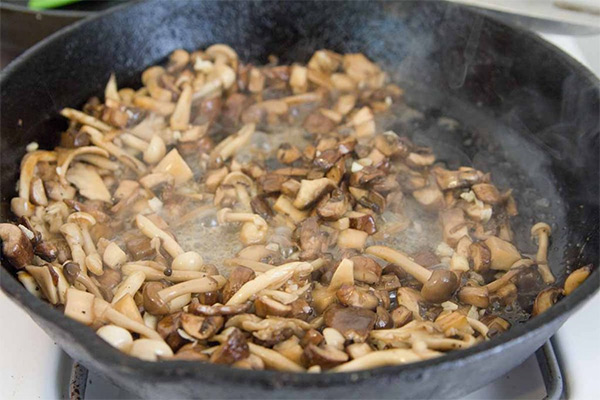 Пятая фотография к инструкции по приготовлению рецепта Запеченная тыква, фаршированная рисом с грибами и овощами