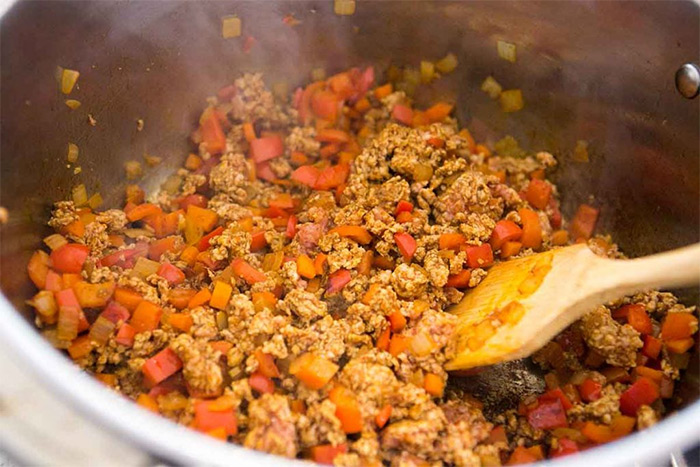 Четвертая фотография к инструкции по приготовлению рецепта Чили кон карне из красной фасоли с фаршем
