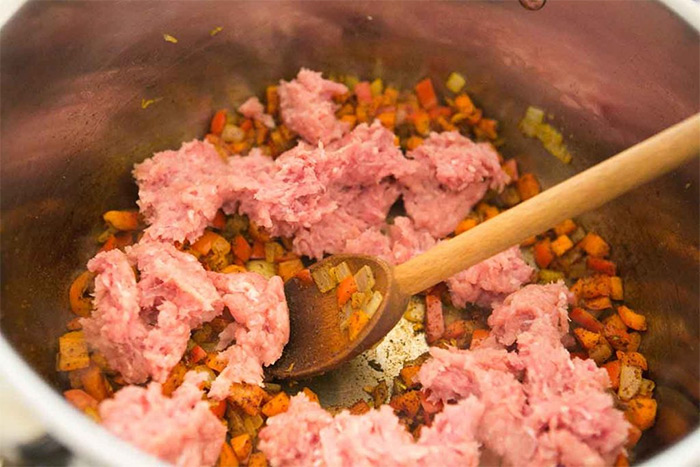 Третья фотография к инструкции по приготовлению рецепта Чили кон карне из красной фасоли с фаршем