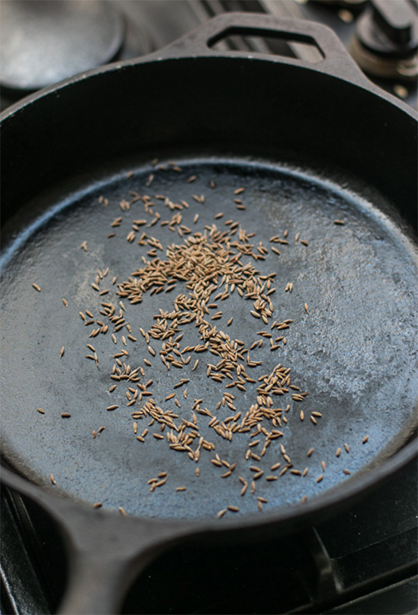 Вторая фотография к инструкции по приготовлению рецепта Куриные бедра под соусом Чермулла